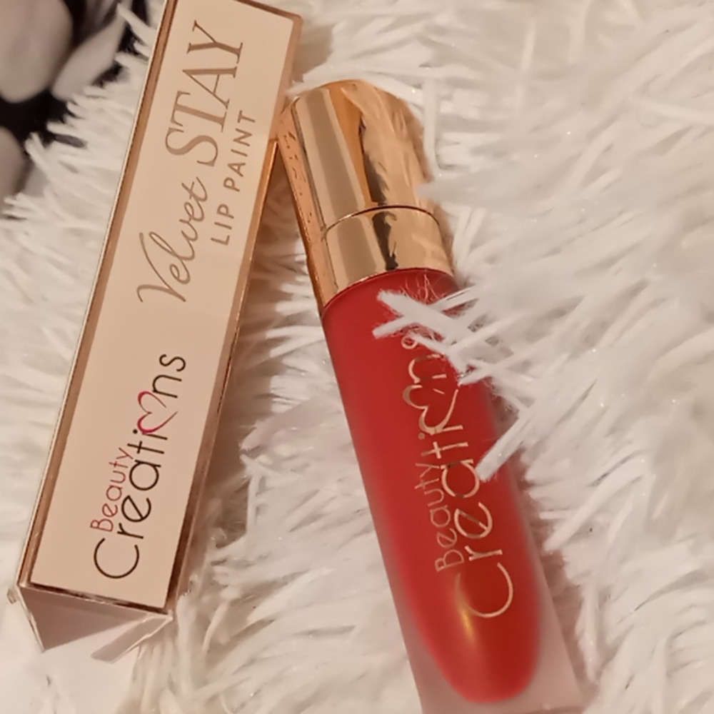 Beauty Creations Velvet Stay “Red Affair” - Picture 3 of 10